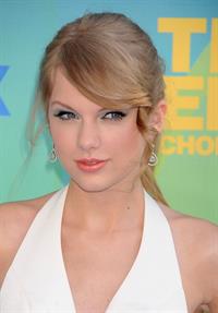 Taylor Swift at the 2011 Teen Choice Awards August 07, 2011 