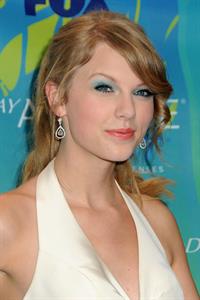 Taylor Swift at the 2011 Teen Choice Awards August 07, 2011 