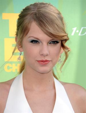 Taylor Swift at the 2011 Teen Choice Awards August 07, 2011 