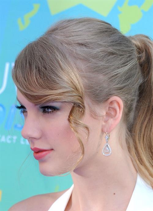 Taylor Swift at the 2011 Teen Choice Awards August 07, 2011 