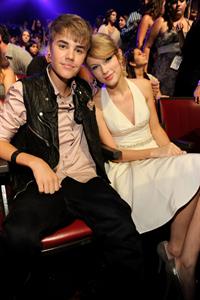 Taylor Swift at the 2011 Teen Choice Awards August 07, 2011 