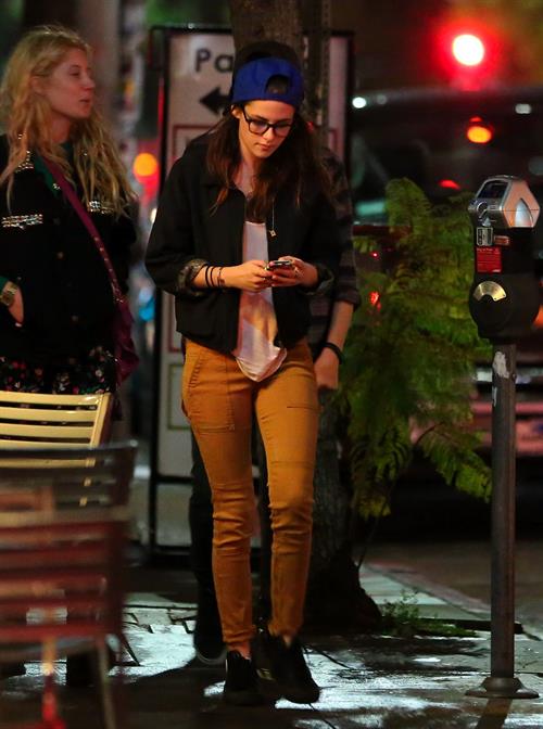 Texting in Los Feliz February 20, 2013