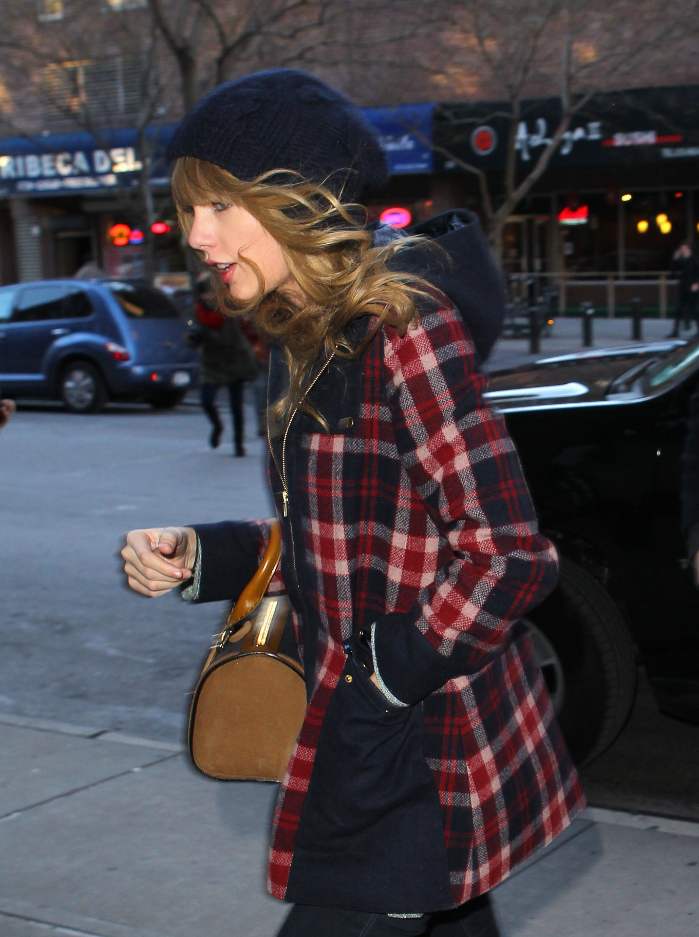 Taylor Swift arriving at her hotel in New York City December 30, 2012