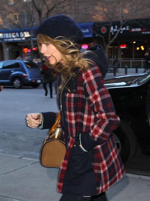 Taylor Swift arriving at her hotel in New York City December 30, 2012