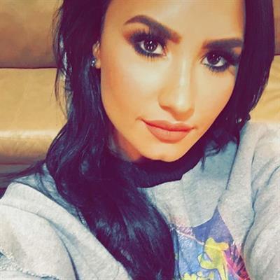 Demi Lovato taking a selfie