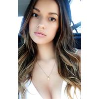 Vanessa Hanson taking a selfie