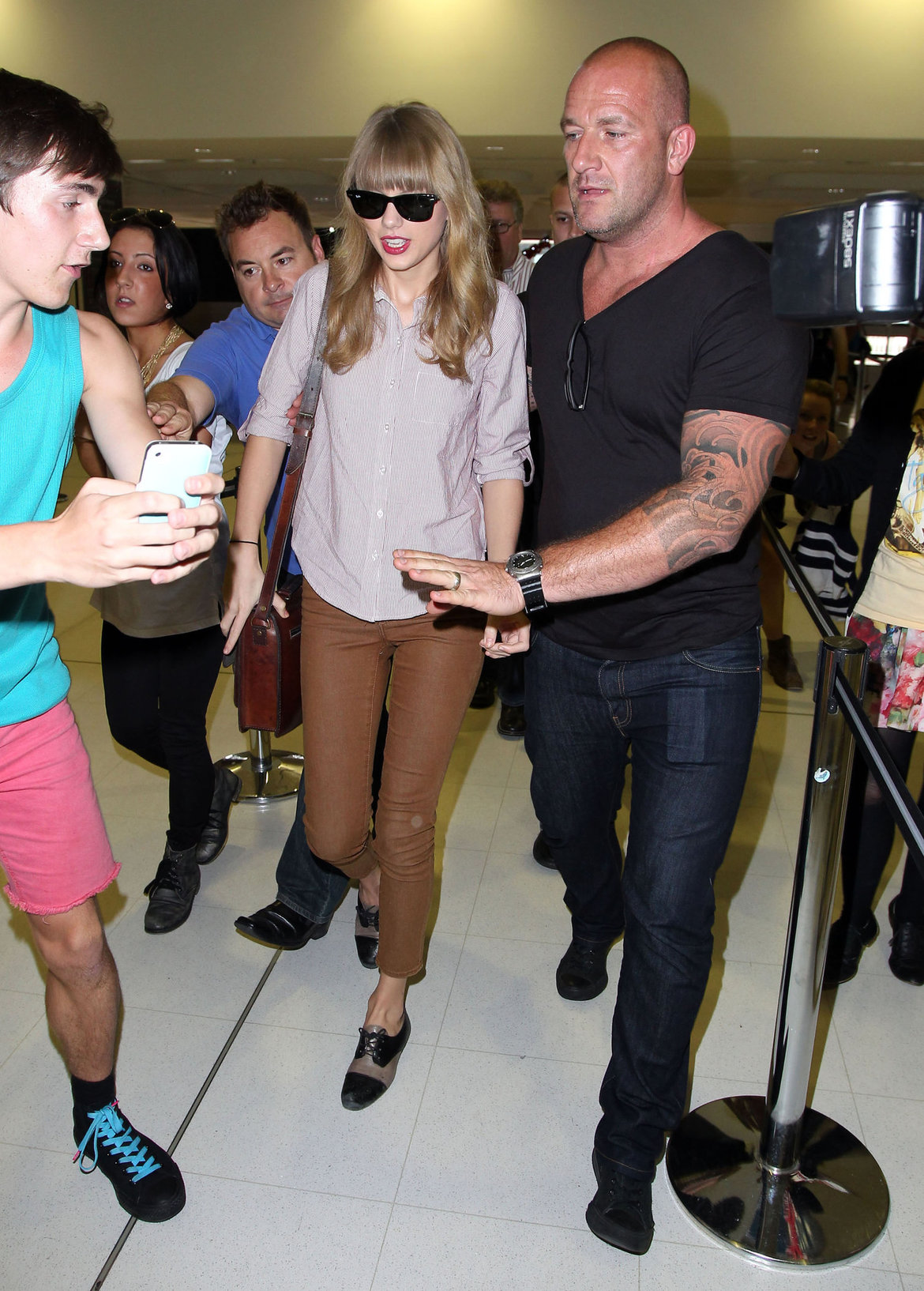 Taylor Swift in Sydney airport November 30, 2012 