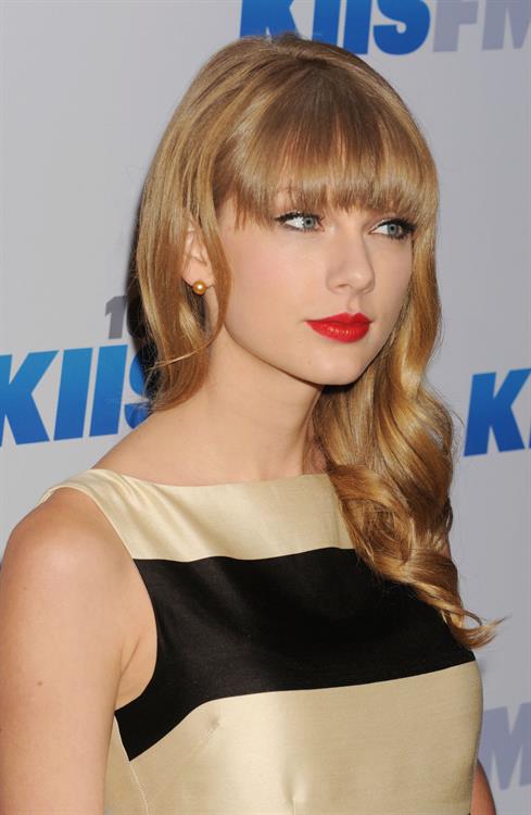 Taylor Swift at the KIIS FM 2012 Jingle Ball concert at Nokia Theatre in Los Angeles - December 1, 2012 