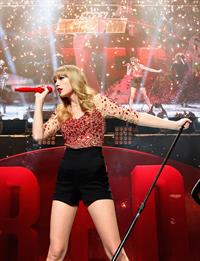 Taylor Swift on stage at the KIIS FM 2012 Jingle Ball concert at Nokia Theatre in Los Angeles - December 1, 2012 