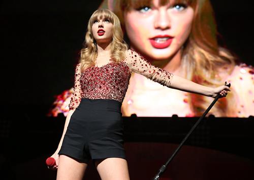 Taylor Swift on stage at the KIIS FM 2012 Jingle Ball concert at Nokia Theatre in Los Angeles - December 1, 2012 