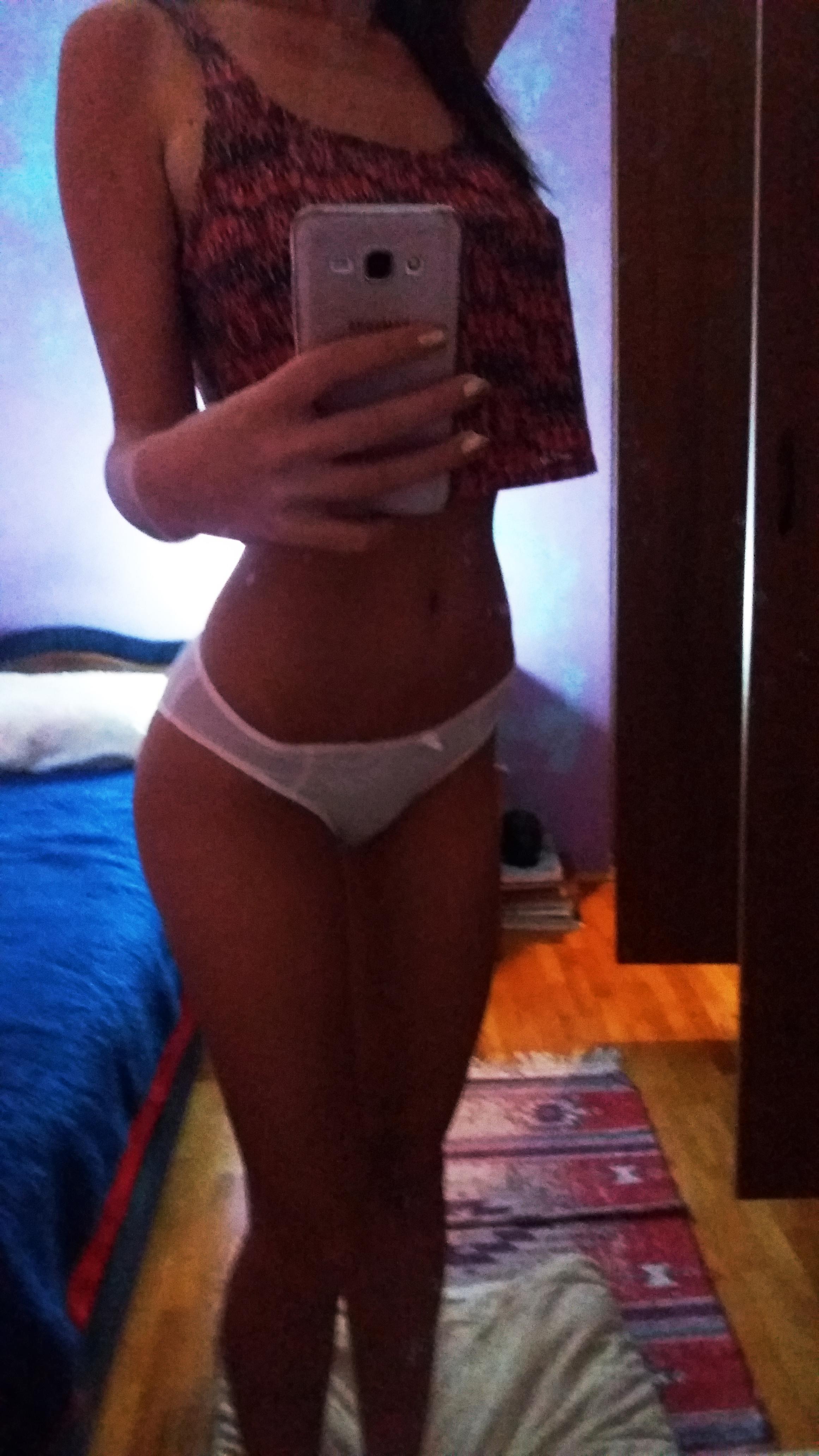 fartoofrail taking a selfie