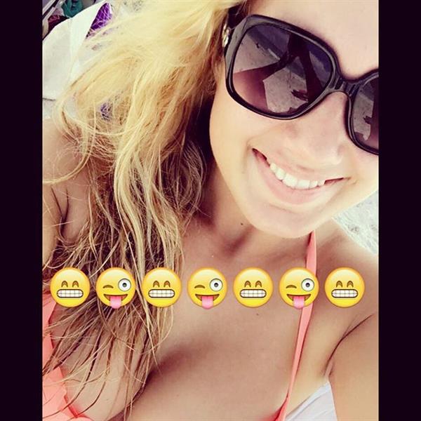 Mariah Alexis Vest in a bikini taking a selfie
