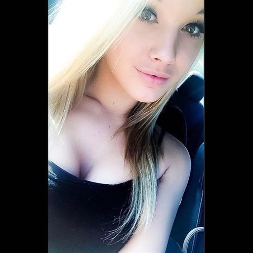 Mariah Alexis Vest Selfie Pictures Mariah Alexis Vest taking a selfie