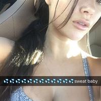 Arianny Celeste taking a selfie