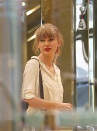 Taylor Swift out shopping in Sydney, Australia 