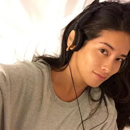 Arley Elizabeth taking a selfie