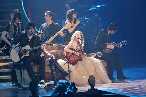 Taylor Swift performing live at prudential center in Newark July 20, 2011