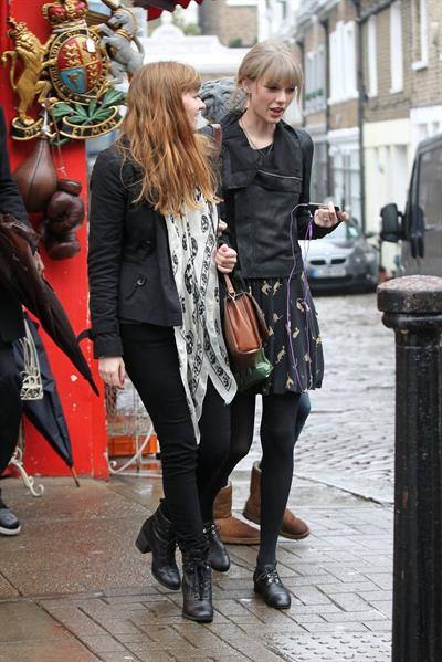 Taylor Swift goes shopping in London on January 24, 2012 