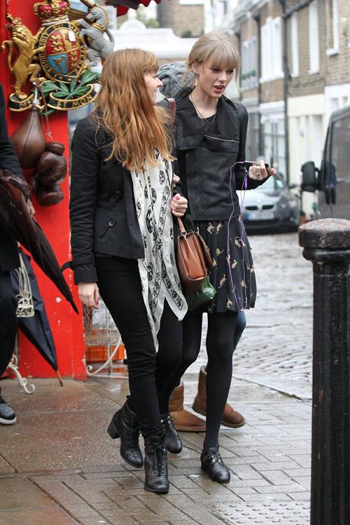 Taylor Swift goes shopping in London on January 24, 2012 