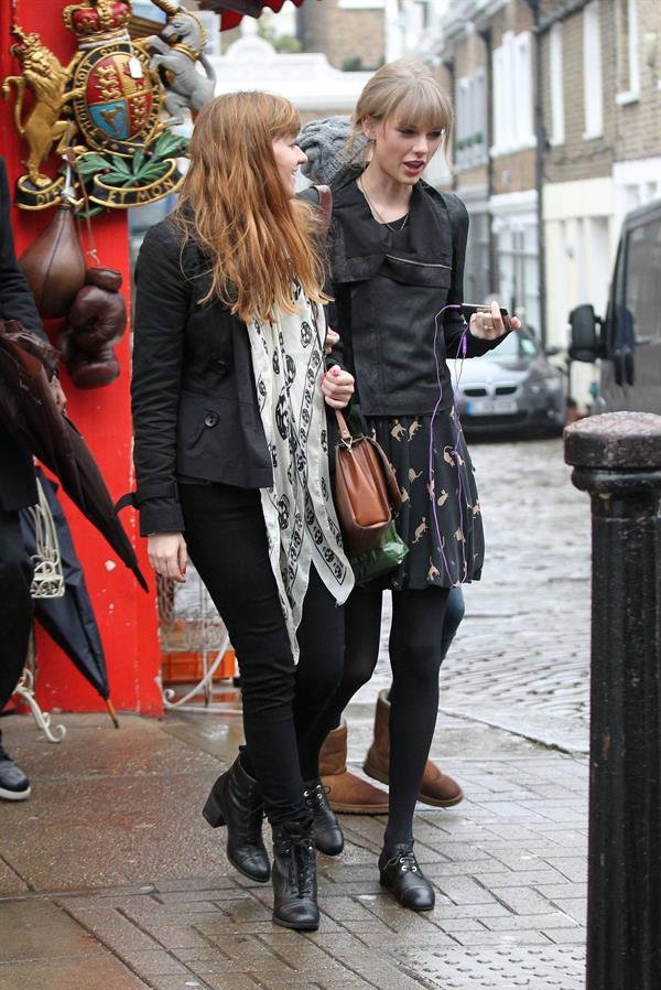 Taylor Swift goes shopping in London on January 24, 2012 