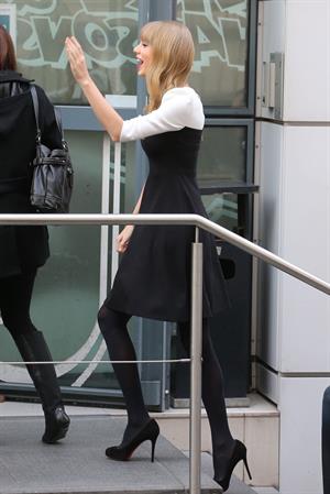 Taylor Swift NRJ radio station in Paris 11/8/12