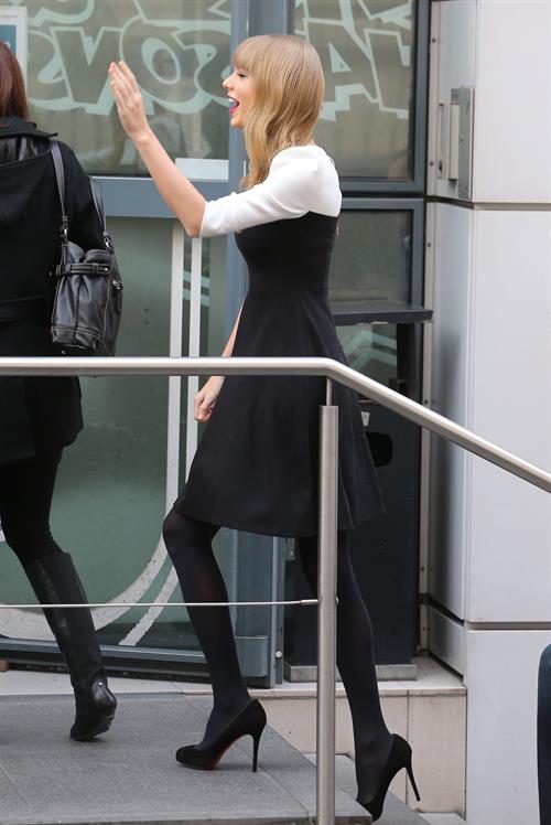 Taylor Swift NRJ radio station in Paris 11/8/12