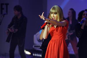 Taylor Swift at Westfield Mall in London 11/6/12