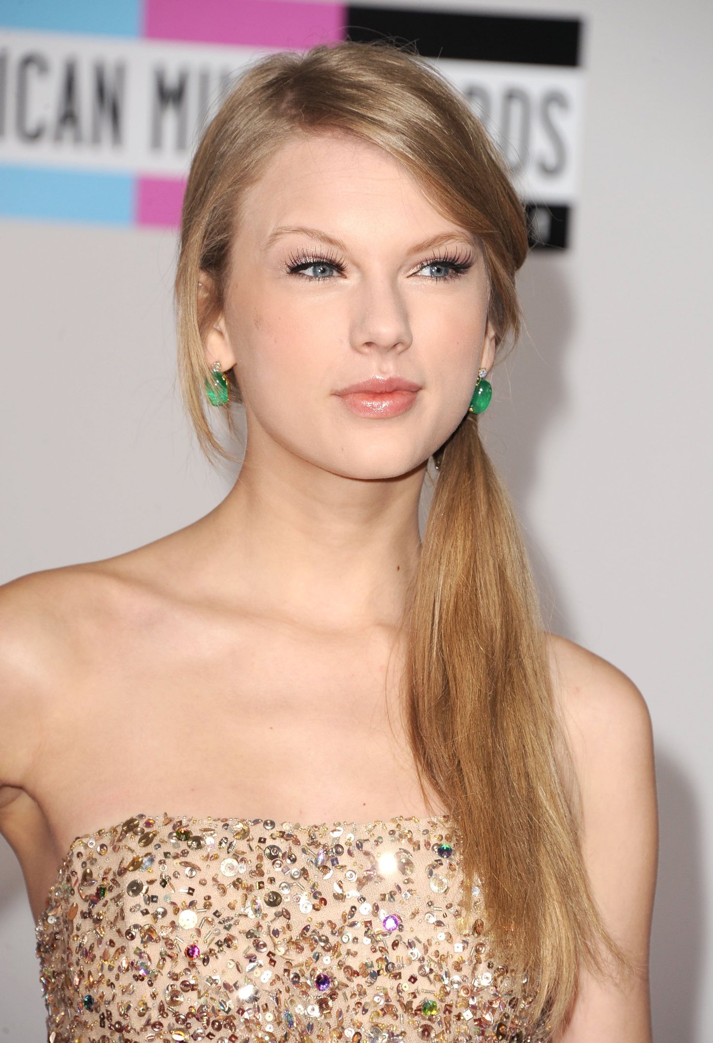 Taylor Swift 39th Annual American Music Awards in Los Angeles November 20, 2011  