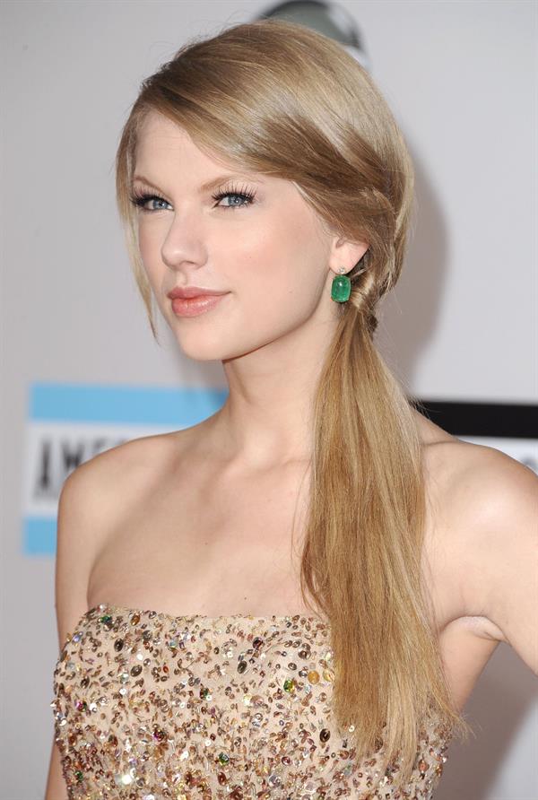 Taylor Swift 39th Annual American Music Awards in Los Angeles November 20, 2011  