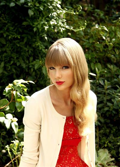 Taylor Swift - Matt Sayles portrait session in Beverly Hills on October 17, 2012