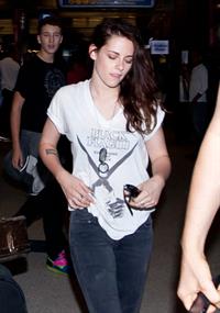 Kristen Stewart – Los Angeles airport arrival 10/4/13  