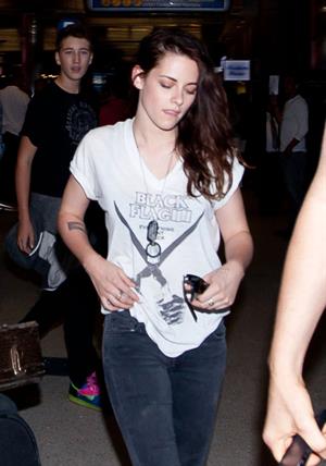 Kristen Stewart – Los Angeles airport arrival 10/4/13  