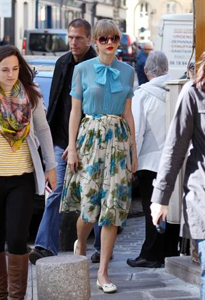 Taylor Swift films music video for ‘Begin Again’ in Paris 10/1/12 