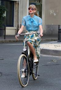 Taylor Swift films music video for ‘Begin Again’ in Paris 10/1/12 