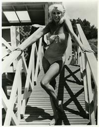 Suzanne Somers in a bikini