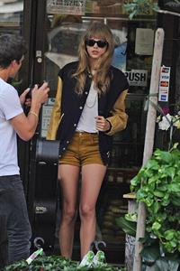 Taylor Swift walking in New York City Aug 31 2012