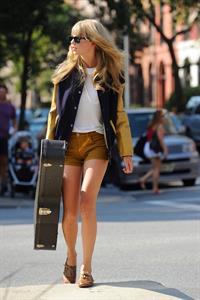 Taylor Swift walking in New York City Aug 31 2012
