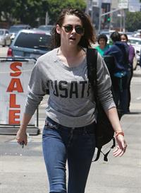 Kristen Stewart walking in Los Angeles - June 13, 2013 