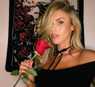 Kayla Rae Reid taking a selfie