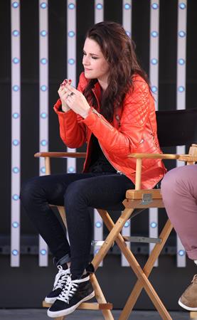 Kristen Stewart - MTV's  Snow White & the Huntsman  Sneak Peek at Universal Citywalk (May 29, 2012)