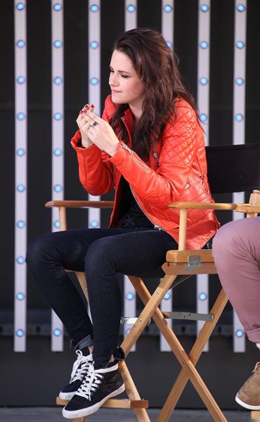 Kristen Stewart - MTV's  Snow White & the Huntsman  Sneak Peek at Universal Citywalk (May 29, 2012)