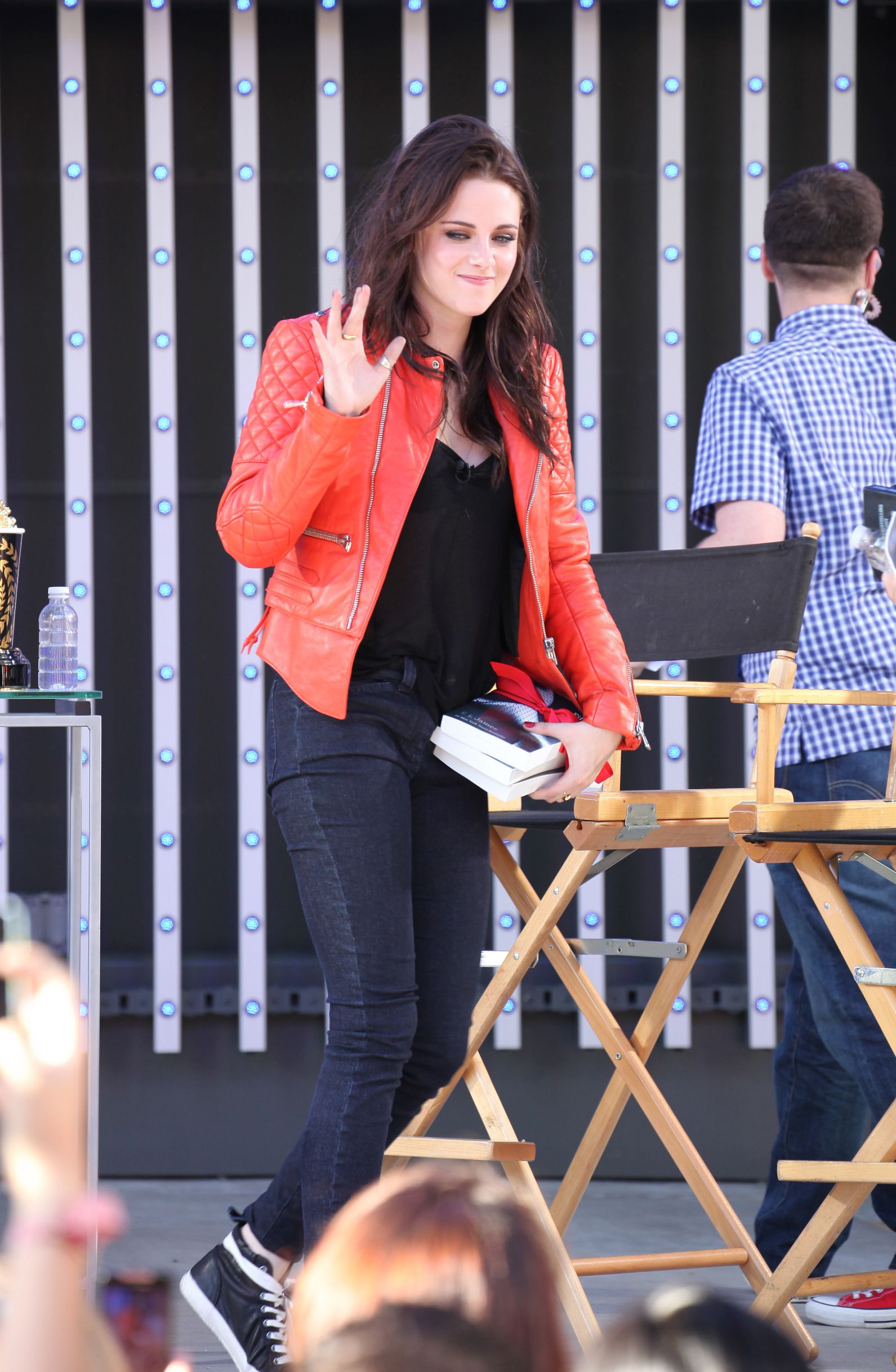 Kristen Stewart - MTV's  Snow White & the Huntsman  Sneak Peek at Universal Citywalk (May 29, 2012)
