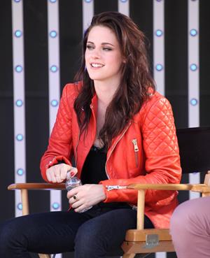 Kristen Stewart - MTV's  Snow White & the Huntsman  Sneak Peek at Universal Citywalk (May 29, 2012)