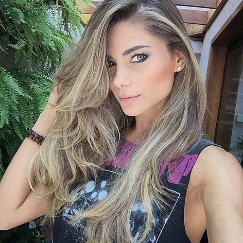 Karina Flores taking a selfie