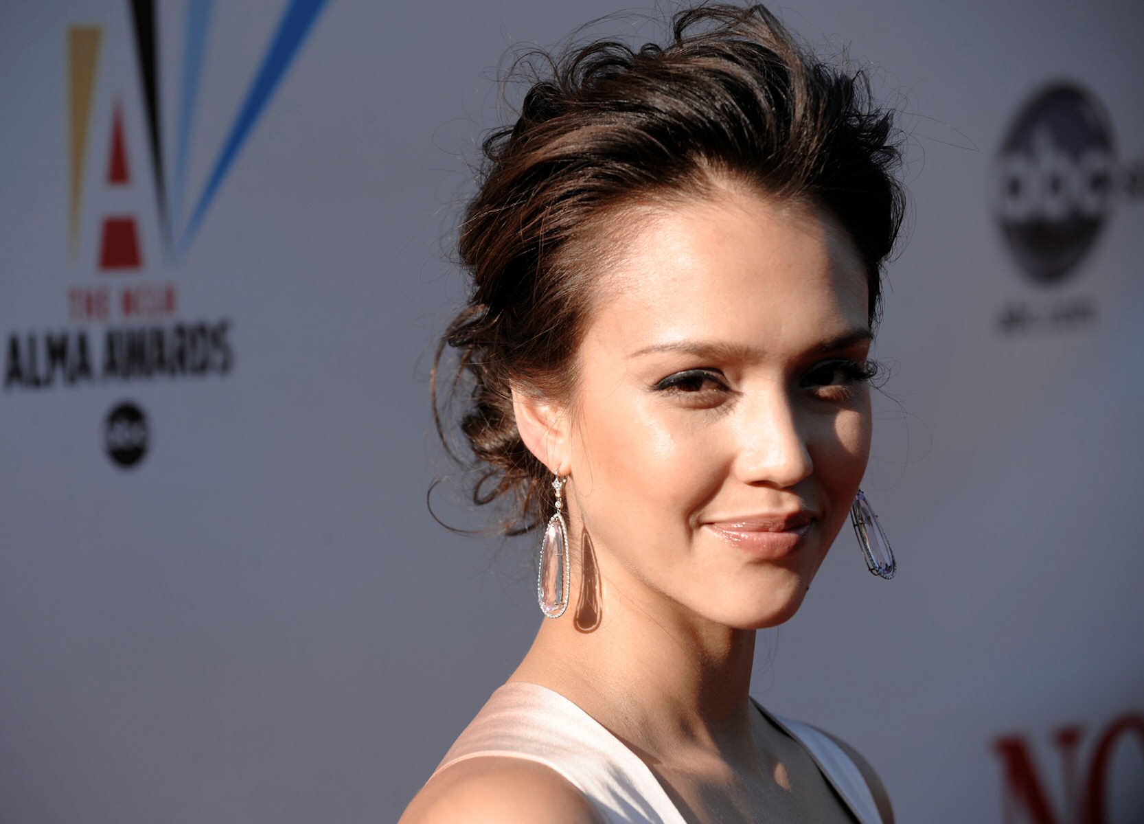 Jessica Alba 2008 NCLR Alma awards in Pasadena 