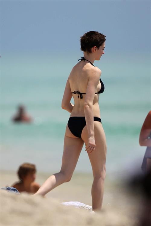 Anne Hathaway on a Beach in Miami 11 05 12 