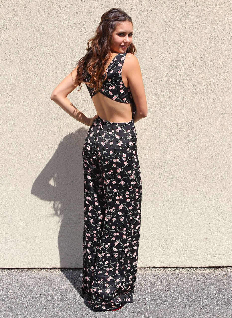 Nina Dobrev - Outside Barnes & Nobel in Atlanta - September 15, 2012