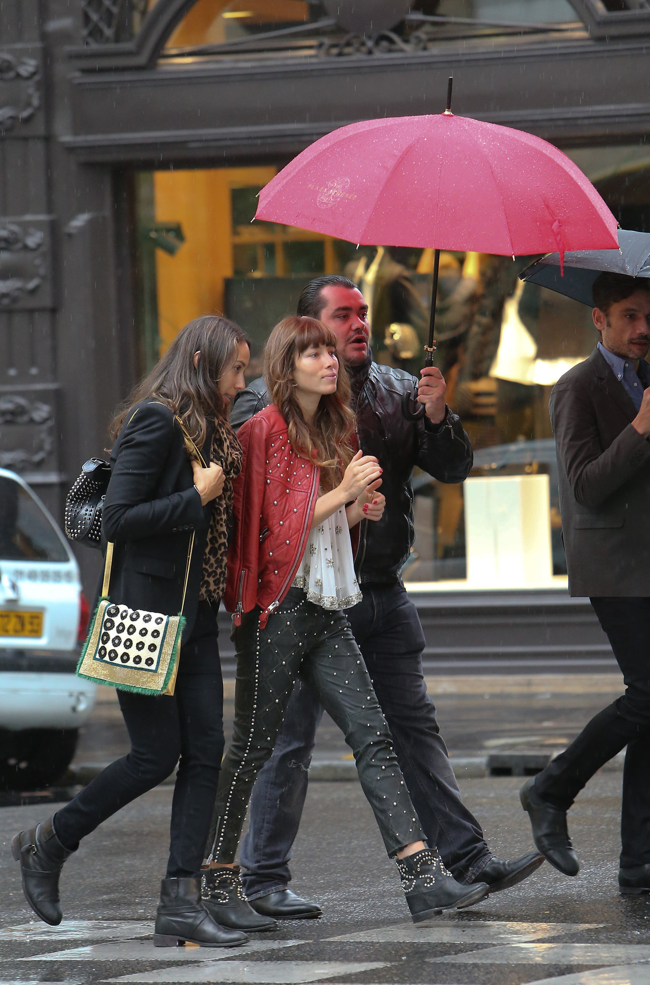 Jessica Biel Out Shopping in Paris (10/08/12) 