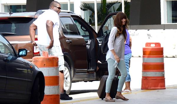 Jessica Biel saying goodbye to her bodyguard in Puerto Rico August 11, 2012