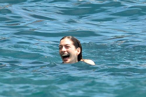 Anne Hathaway on vacation in Italy July 22, 2011 